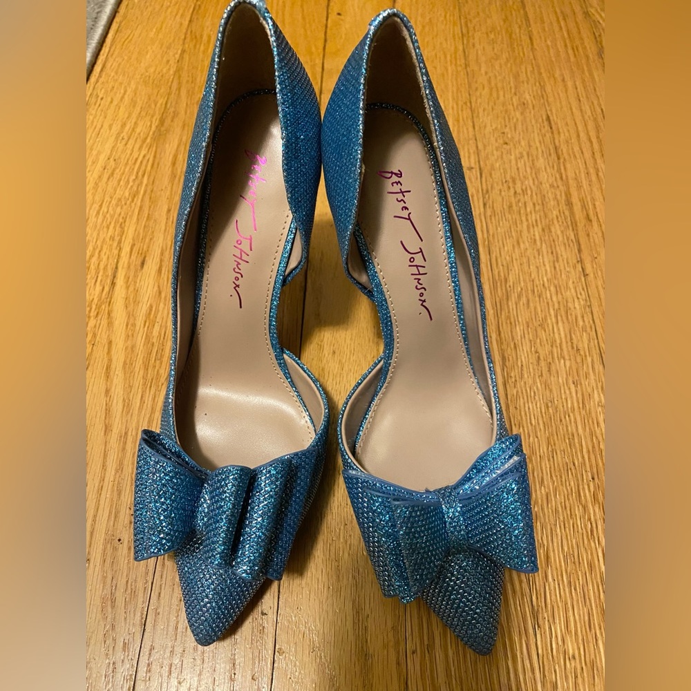 Women’s Prince-P Bow Pumps